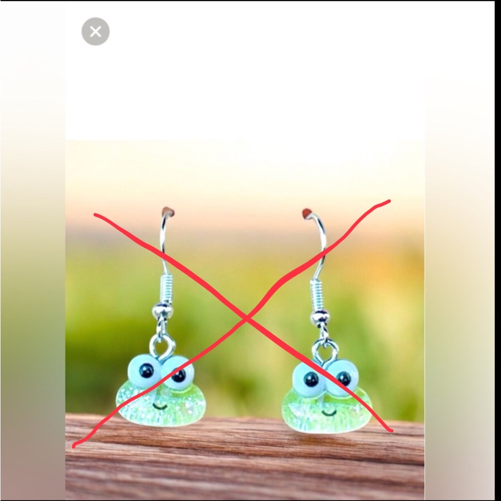 Hello Kitty Earrings - Picture 11 of 11